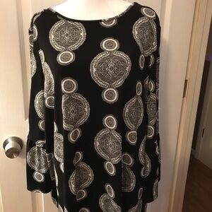 New Directions Black and White Patterned Blouse